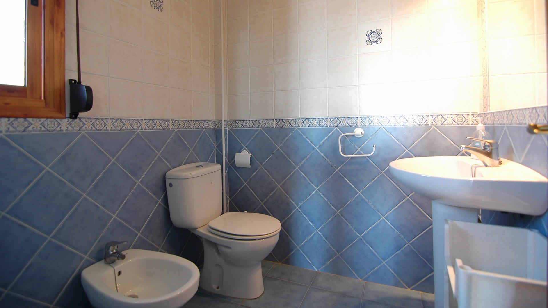 Salle de bain avec douche