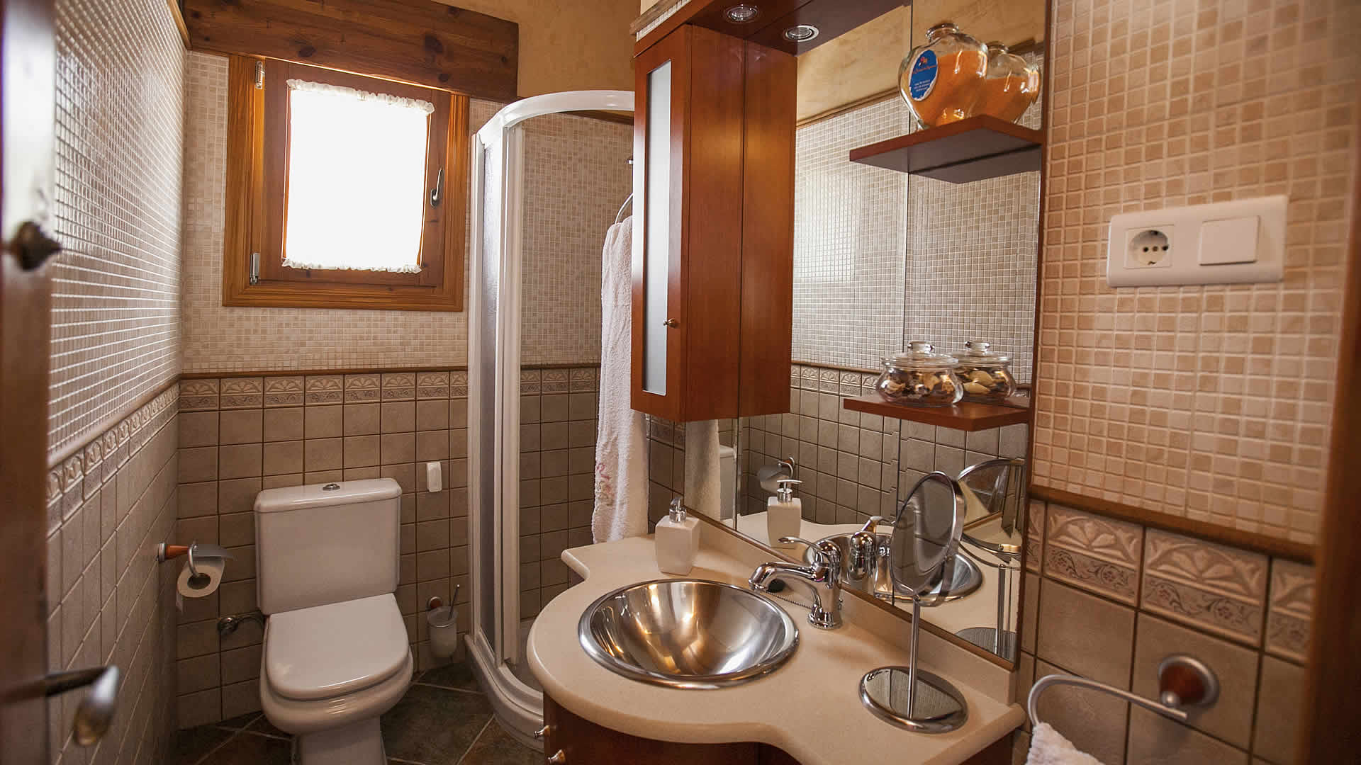 Salle de bain avec douche