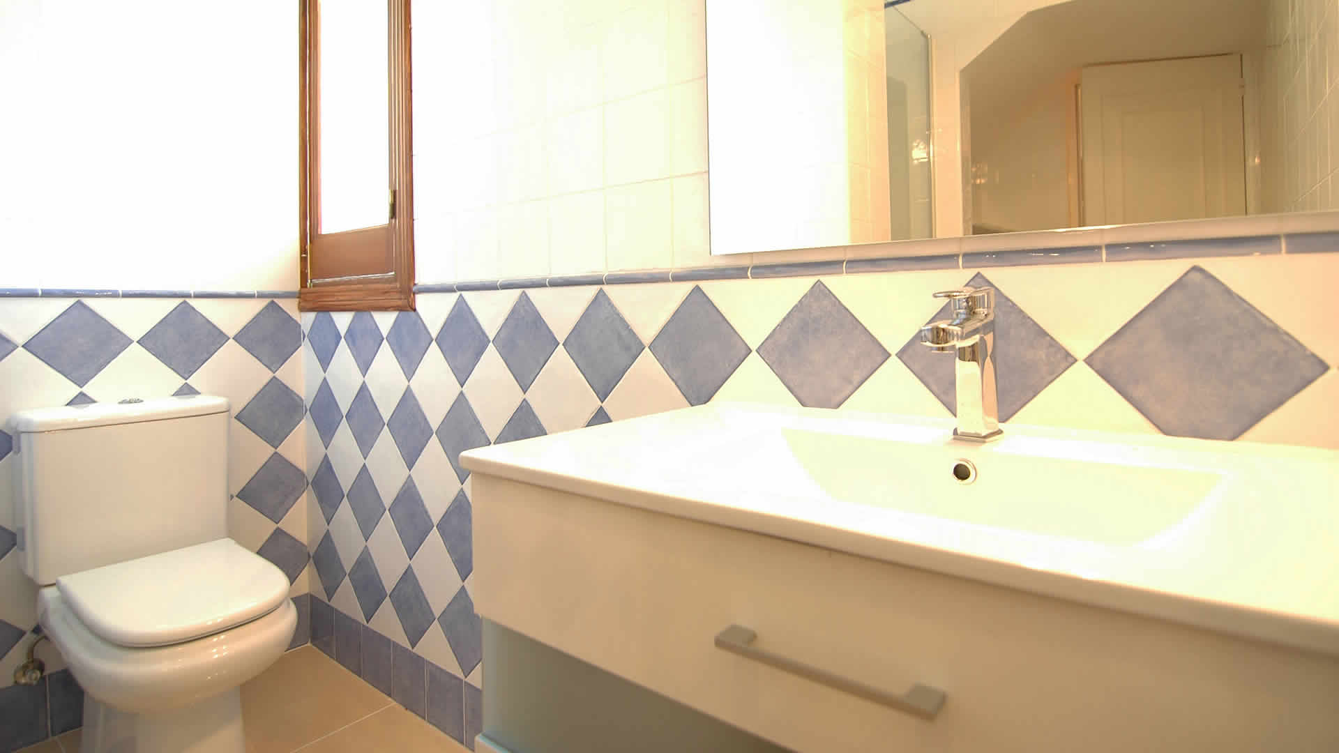 Salle de bain avec douche