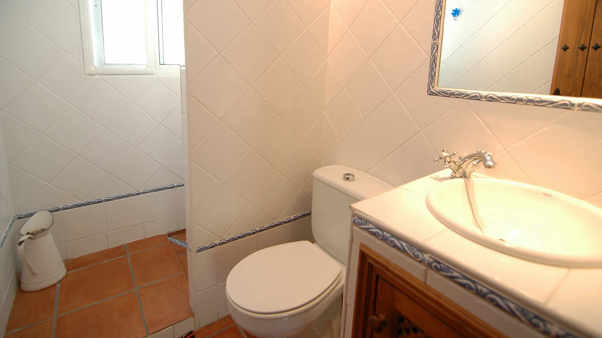 Salle de bain avec douche